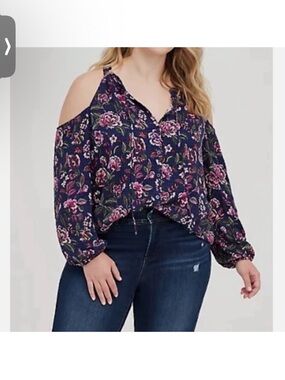NWT torrid Size 2x Navy Floral Cold-Shoulder Blouse with Pink Accents